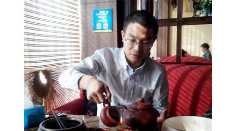 高川--湖南農大動物營養碩士
現任:飼料技術經理,進入資源大家庭,得到很多老師的幫助,也更加清楚了自己的位置和方向。以前人生的種種經歷,在此時才發現它的價值。