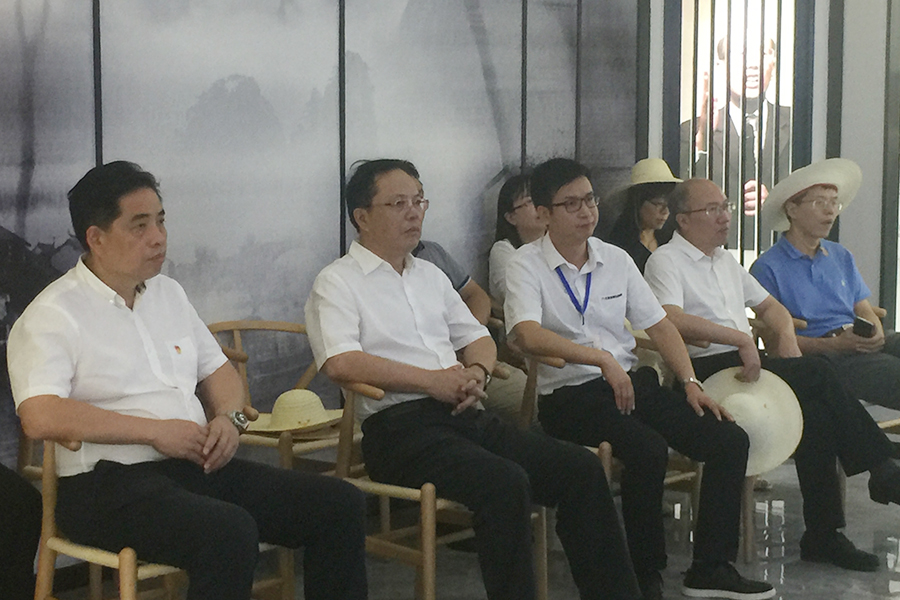 F:\2015-2018年OA文件 電視機媒體播放圖設計\2018-OA文件 電視機媒體播放圖設計\2018.07.31-中央黨校副校長王東京考察調研北京資源億家集團\04.JPG